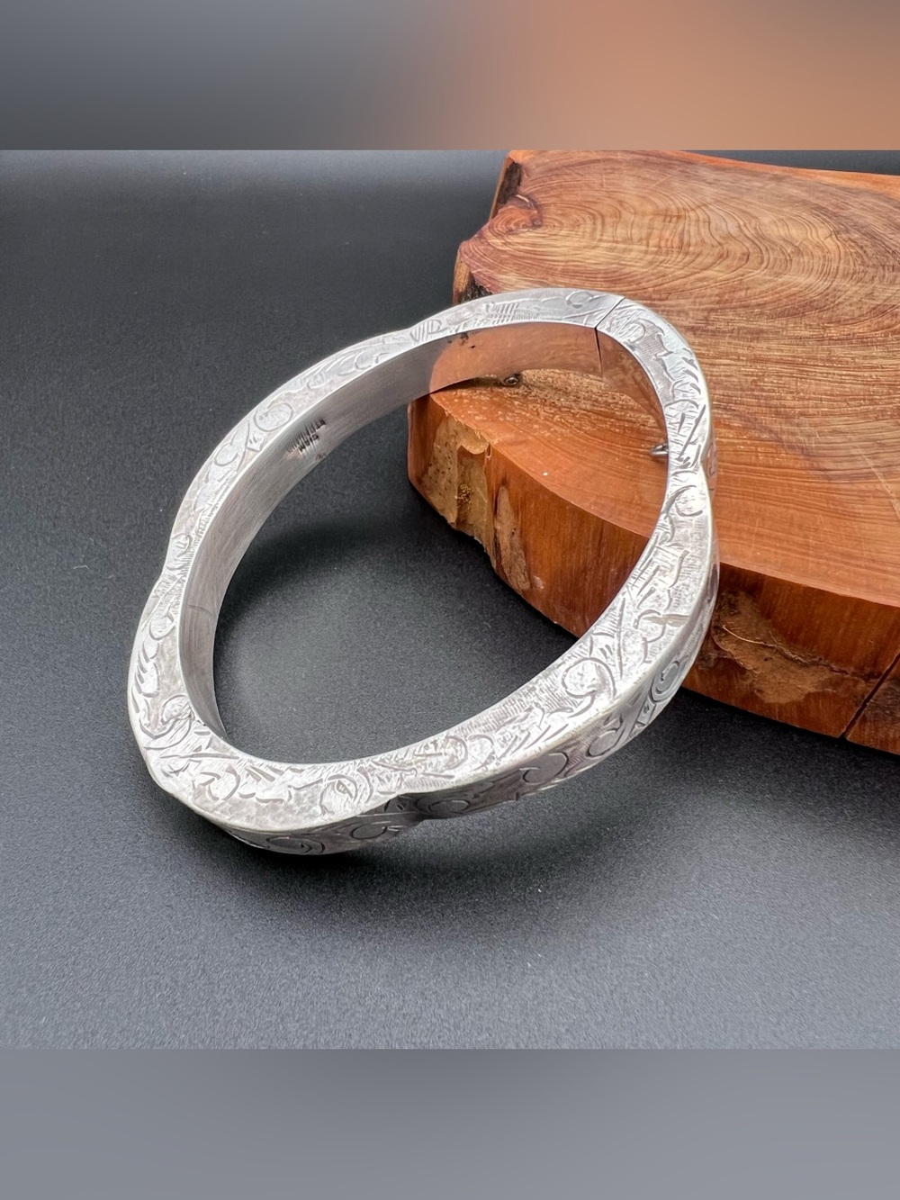 Vintage Siam Sterling Silver Hinged Bangle Bracelet